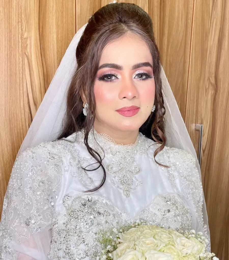 Bridal makeup — portrait 4